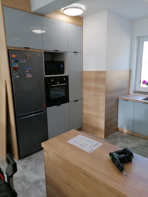 Kuchnie na wymiar, szafy, zabudowy, garderoby