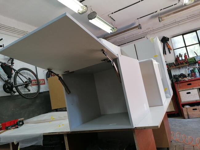 Kuchnie na wymiar, szafy, zabudowy, garderoby