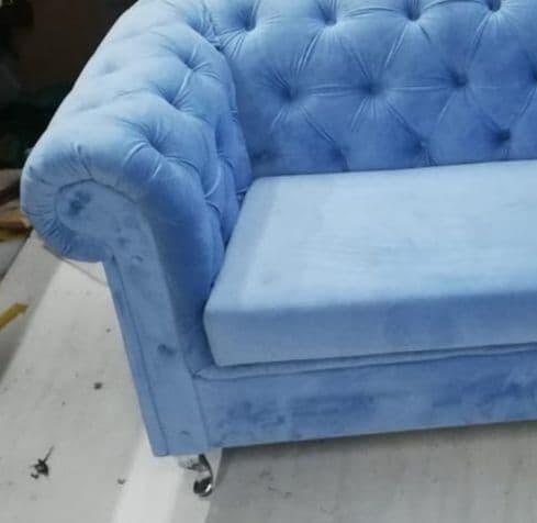 piękna sofa glamour kryształki rozkładana nogi chrom szara