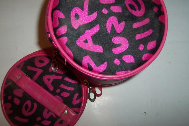 Kosmetyczka damska, okrągła.