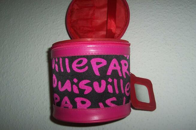 Kosmetyczka damska, okrągła.