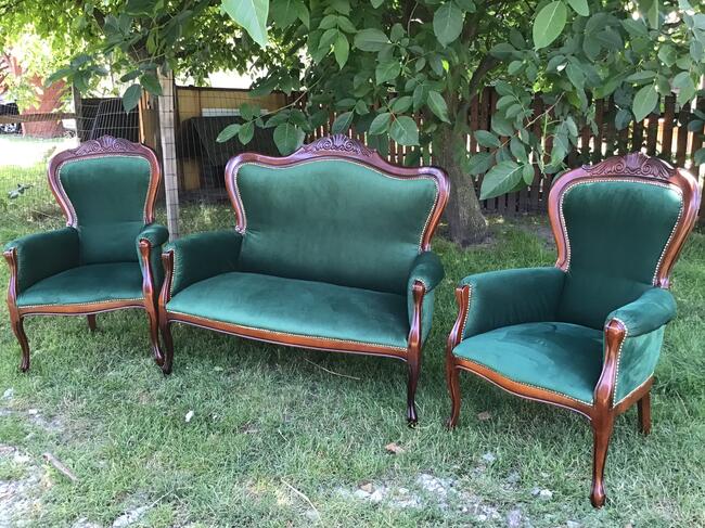 Renowacja mebli stylowych tapicerowanych i drewnianych.