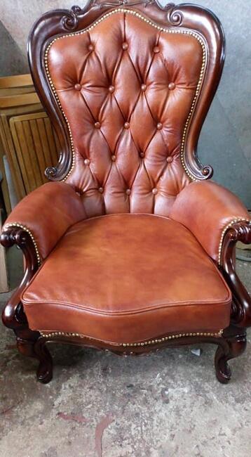 Renowacja mebli stylowych tapicerowanych i drewnianych.