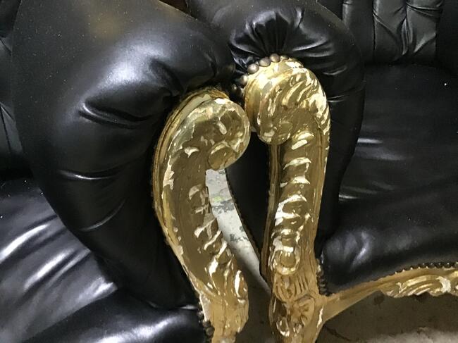 Renowacja mebli stylowych tapicerowanych i drewnianych.