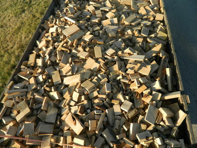 Opał dębowy - ścinki fryzy drewno do wędzenia bez kory