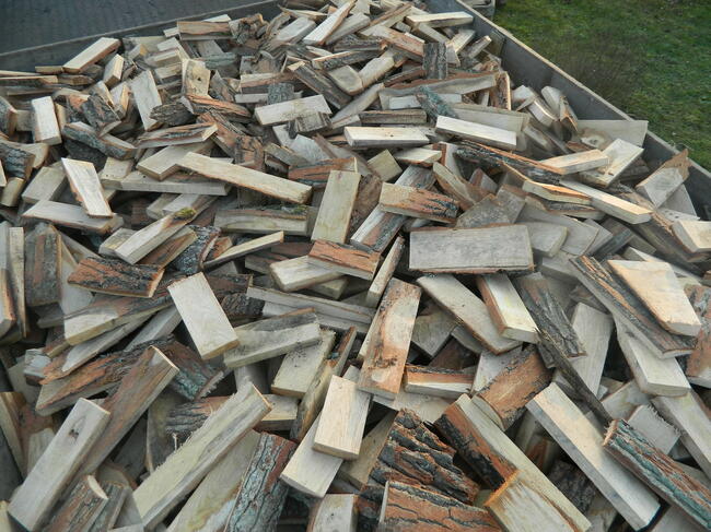 Opał - zrzyny skałki polana dębowe drewno