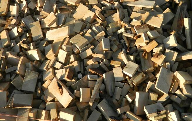 Opał dębowy - ścinki fryzy drewno do wędzenia bez kory