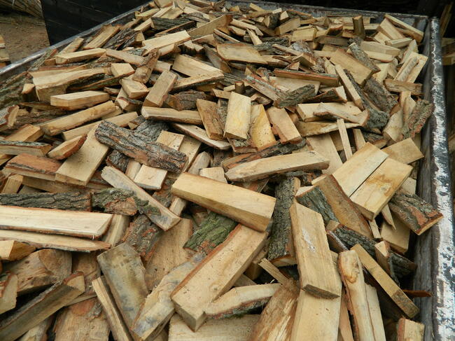 Opał - pocięta zrzyna dębowa drewno rozpałka brykiet pellet