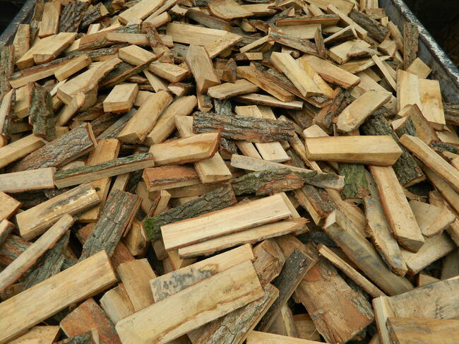 Opał - pocięta zrzyna dębowa drewno rozpałka brykiet pellet