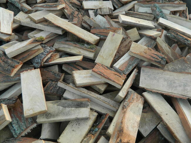 Opał - zrzyny skałki polana dębowe drewno