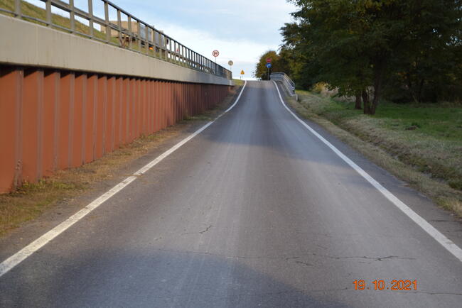 Bodzanów--30 arów -przy drodze -gminnej - pod usługi-hale, m