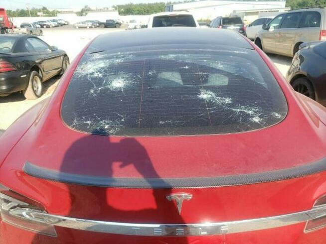 Tesla Model S 2018, P100D, po gradobiciu