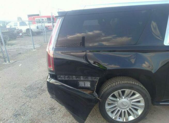 Cadillac Escalade 2017, 6.2L, 4x4, ESV PLATINUM, od ubezpieczalni