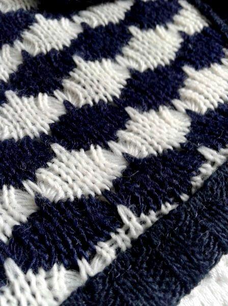 Dzianinowe bolerko granatowo- kremowe