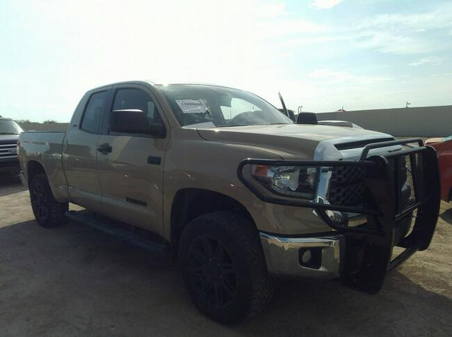 Toyota Tundra 2020, 5.7L, porysowany lakier.