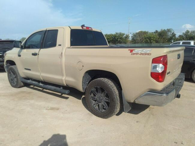 Toyota Tundra 2020, 5.7L, porysowany lakier.