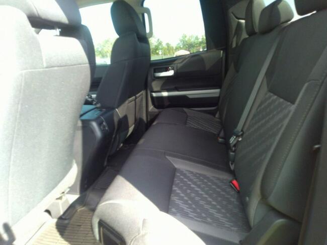 Toyota Tundra 2020, 5.7L, porysowany lakier.
