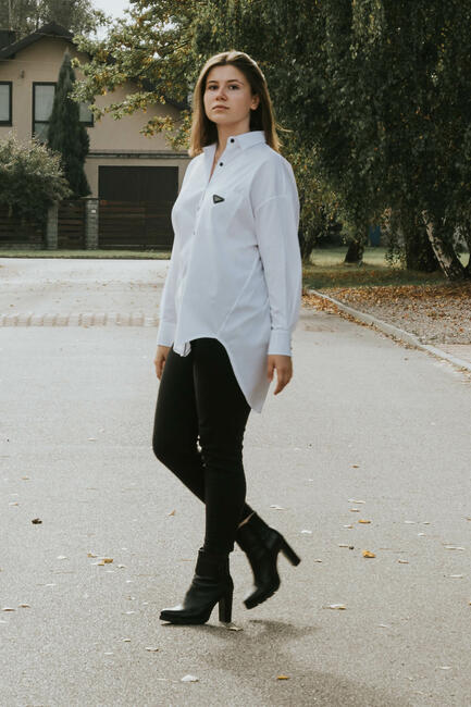 biala koszula oversize