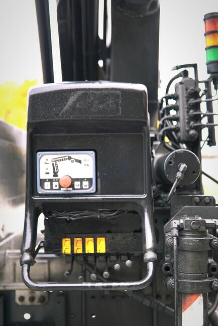 Mercedes Axor HDS HIAB XS 144