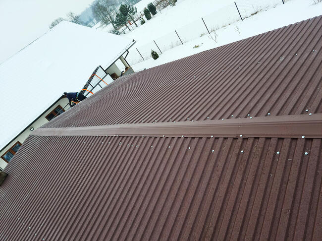 Garaż blaszany dla mechaników 5x7x4 dwuspadowy brama drzwi