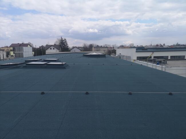 Krycie dachów papą termozgrzewalna i malowanie dachów szybko