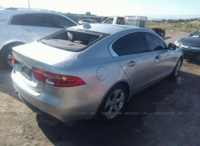 Jaguar XE 2017, 2.0L, po gradobiciu