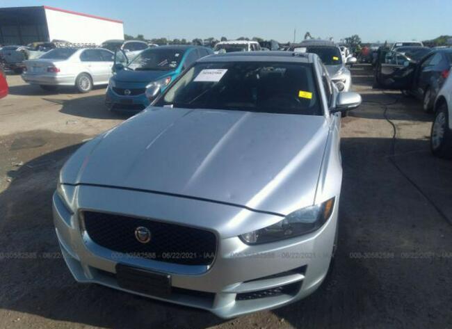 Jaguar XE 2017, 2.0L, po gradobiciu