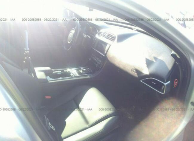 Jaguar XE 2017, 2.0L, po gradobiciu