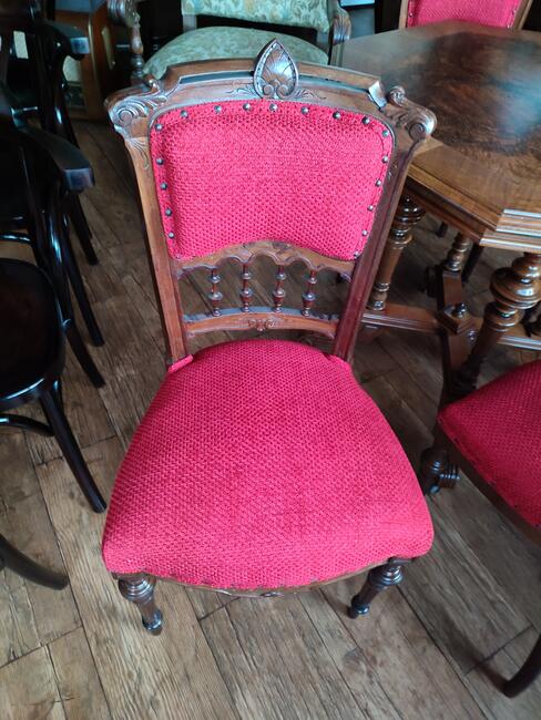 Komplet stolik plus cztery krzesła