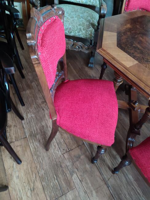 Komplet stolik plus cztery krzesła