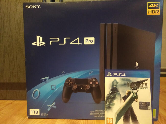 PS4 PRO 1TB CUH-7216B + FFVII REMAKE