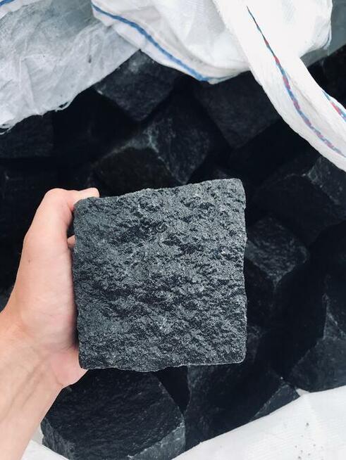 CZARNA KOSTKA BAZALTOWA Czarny Szwed Stare Babice