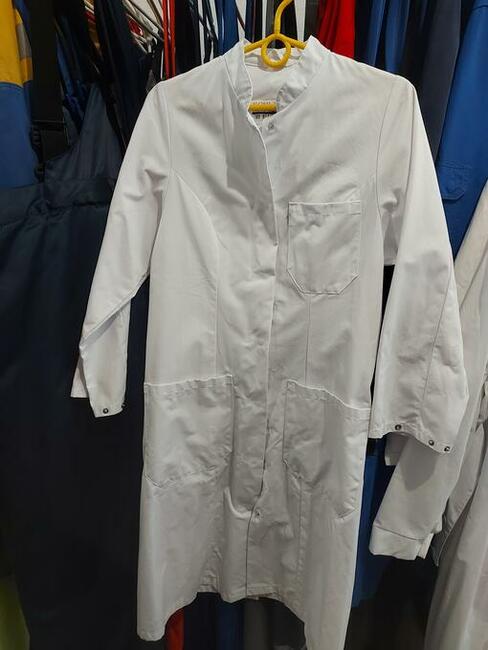 Odzież biała labolatoryjno-medyczna.
