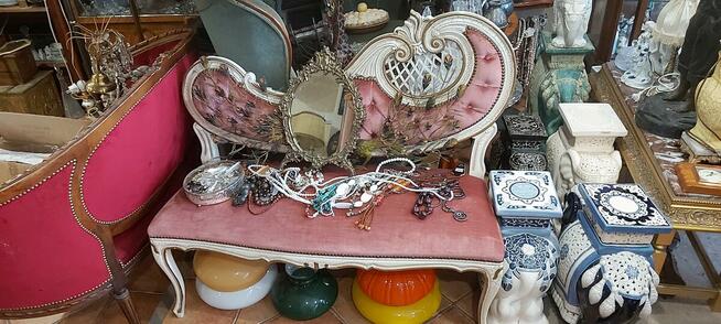 Sprzedam wyposażenie sklepu wraz z towarem, antyki, starocie