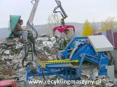 Żuraw hydrauliczny HDS stacjonarny wolnostojący z chwytakiem