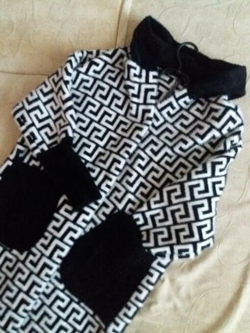 Puszysty płaszcz damski Alpaka z kapturem