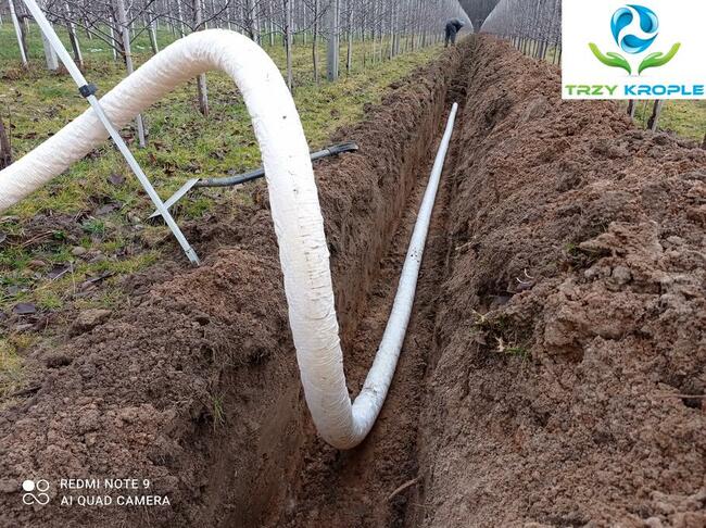 Rura drenarska fi 100 owinięta w otulinie melioracyjna dreny