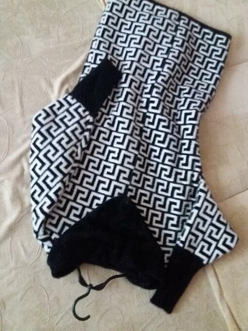 Puszysty płaszcz damski Alpaka z kapturem