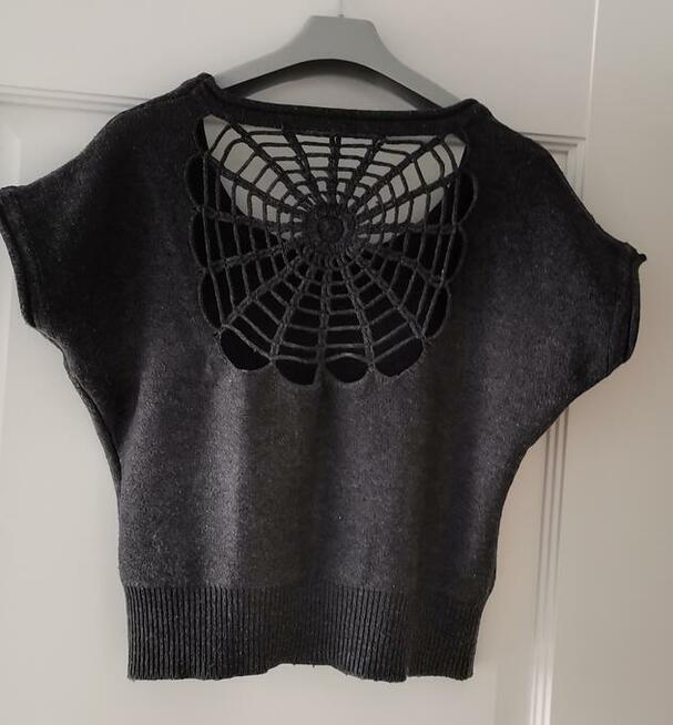 sprzedam oryginalną, krótką, ażurową kamizelkę 38/M-40/L