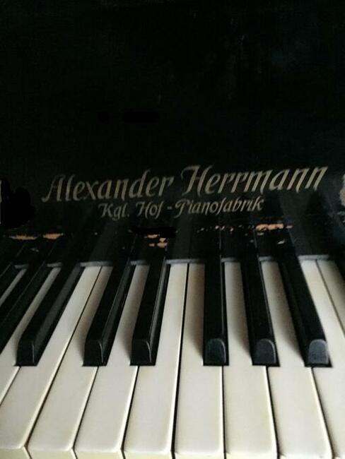 Fortepian marki Aleksander Herrmann - sprzedam