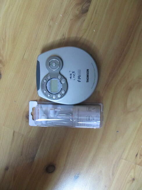 Discman z cyfrowym radiem