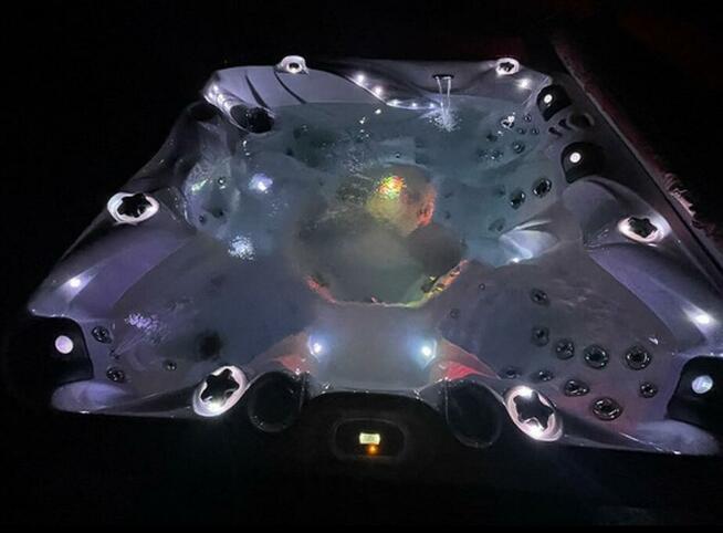 Jacuzzi Ogrodowe Całoroczne Elektryczne Spa z ekspozycji