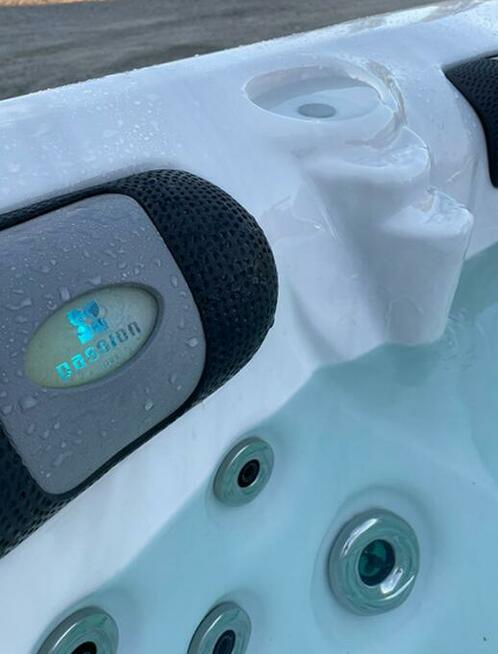 Jacuzzi Ogrodowe Całoroczne Elektryczne Spa z ekspozycji