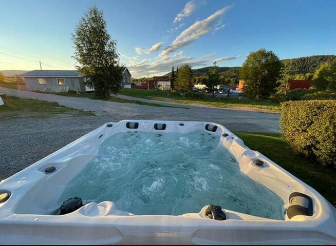 Jacuzzi Ogrodowe Całoroczne Elektryczne Spa z ekspozycji
