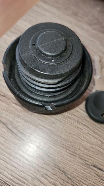 Korek wlewu paliwa skoda 1