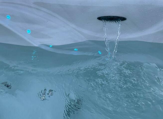 Jacuzzi Ogrodowe Całoroczne Elektryczne Spa z ekspozycji