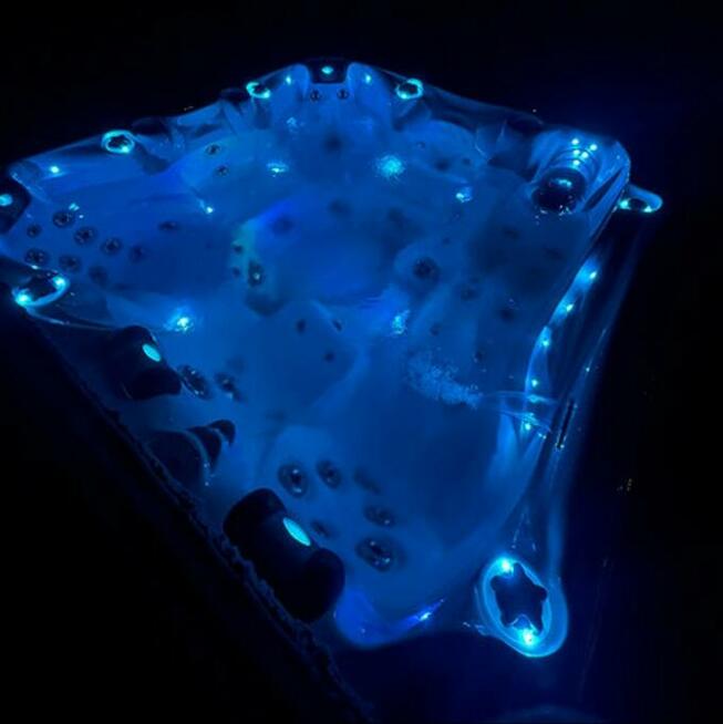 Jacuzzi Ogrodowe Całoroczne Elektryczne Spa z ekspozycji