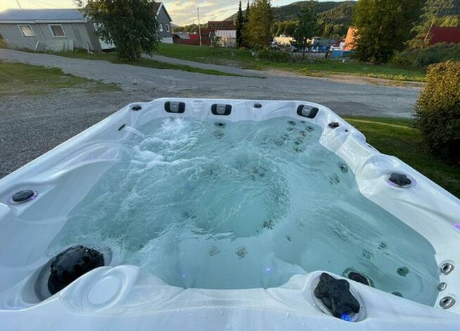 Jacuzzi Ogrodowe Całoroczne Elektryczne Spa z ekspozycji