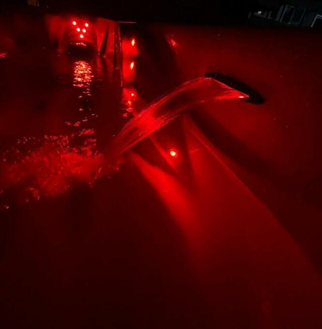 Jacuzzi Ogrodowe Całoroczne Elektryczne Spa z ekspozycji