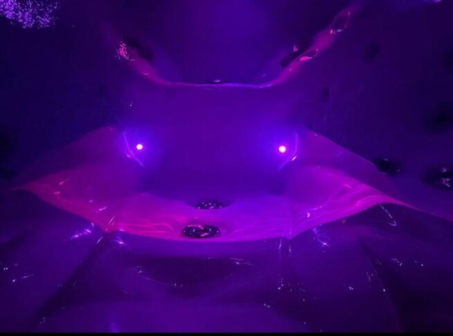 Jacuzzi Ogrodowe Całoroczne Elektryczne Spa z ekspozycji